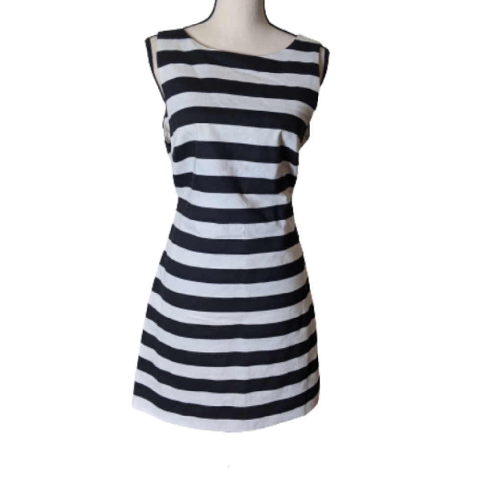 🌟 Alice and Olivia Black and White Stripped Dress